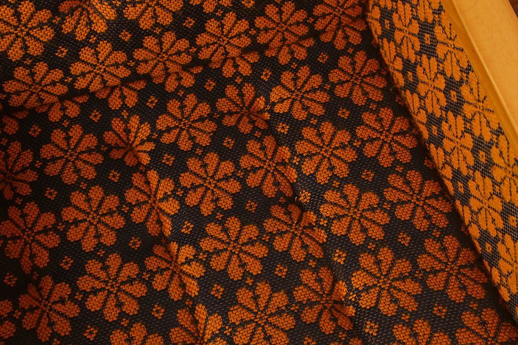 レトロ家具　オランダビンテージ　ブナ材　レトロな花柄のかわいい1人掛けソファ(2)