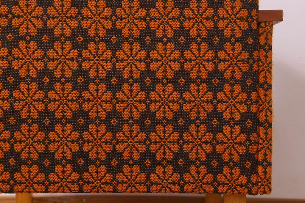 レトロ家具　オランダビンテージ　ブナ材　レトロな花柄のかわいい1人掛けソファ(2)