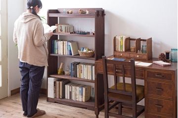 アンティーク家具　アンティーク　ラワン材製　古い木の本棚(飾り棚・ディスプレイラック)