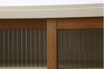 アンティーク家具　アンティークペイント　脚付き!モールガラス引き戸の小振りな食器棚(2)