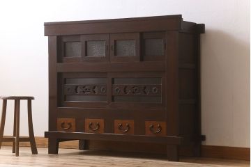 アンティーク家具　古民具・骨董　脚付き!モダンな四尺水屋箪笥サイドボード