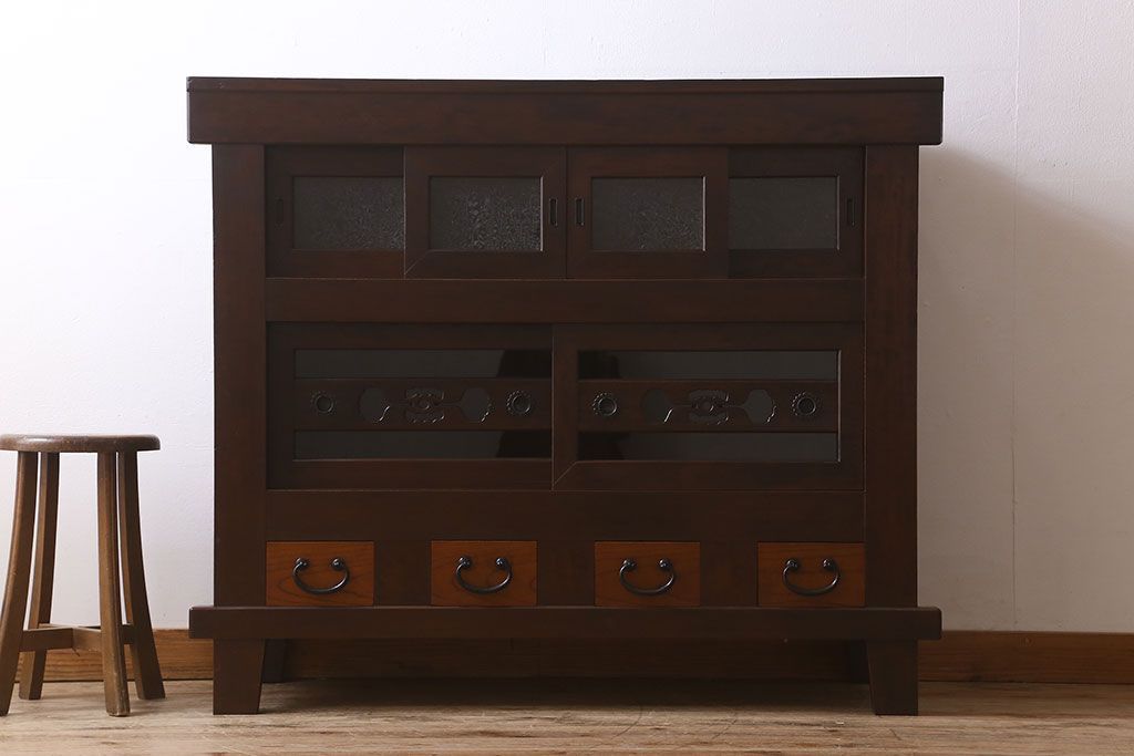 アンティーク家具　古民具・骨董　脚付き!モダンな四尺水屋箪笥サイドボード