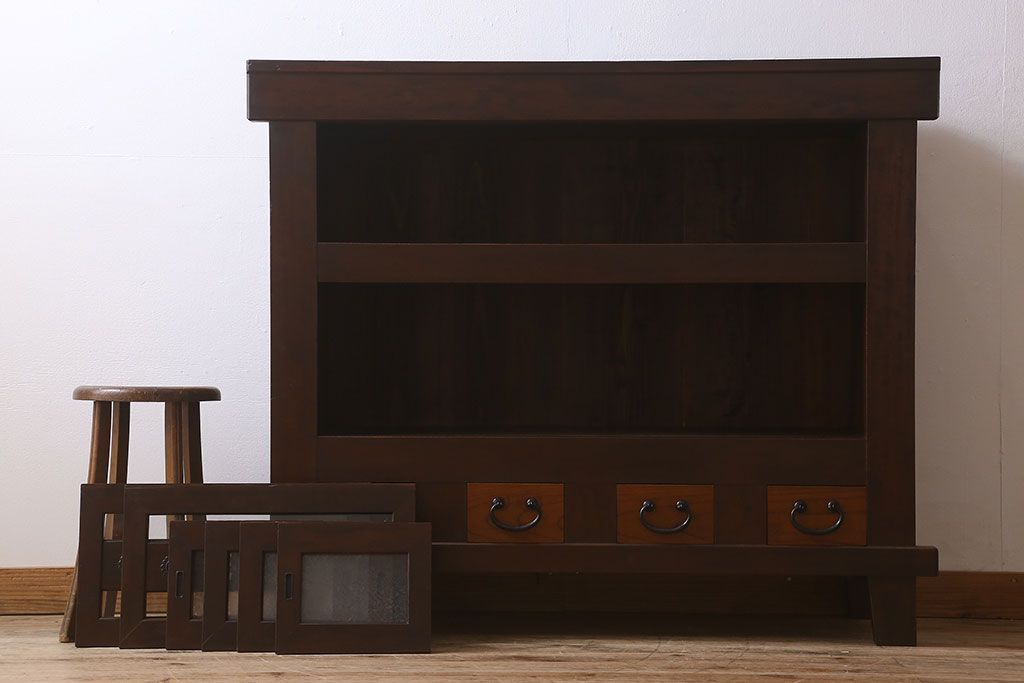 アンティーク家具　古民具・骨董　脚付き!モダンな四尺水屋箪笥サイドボード