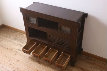 アンティーク家具　古民具・骨董　脚付き!モダンな四尺水屋箪笥サイドボード
