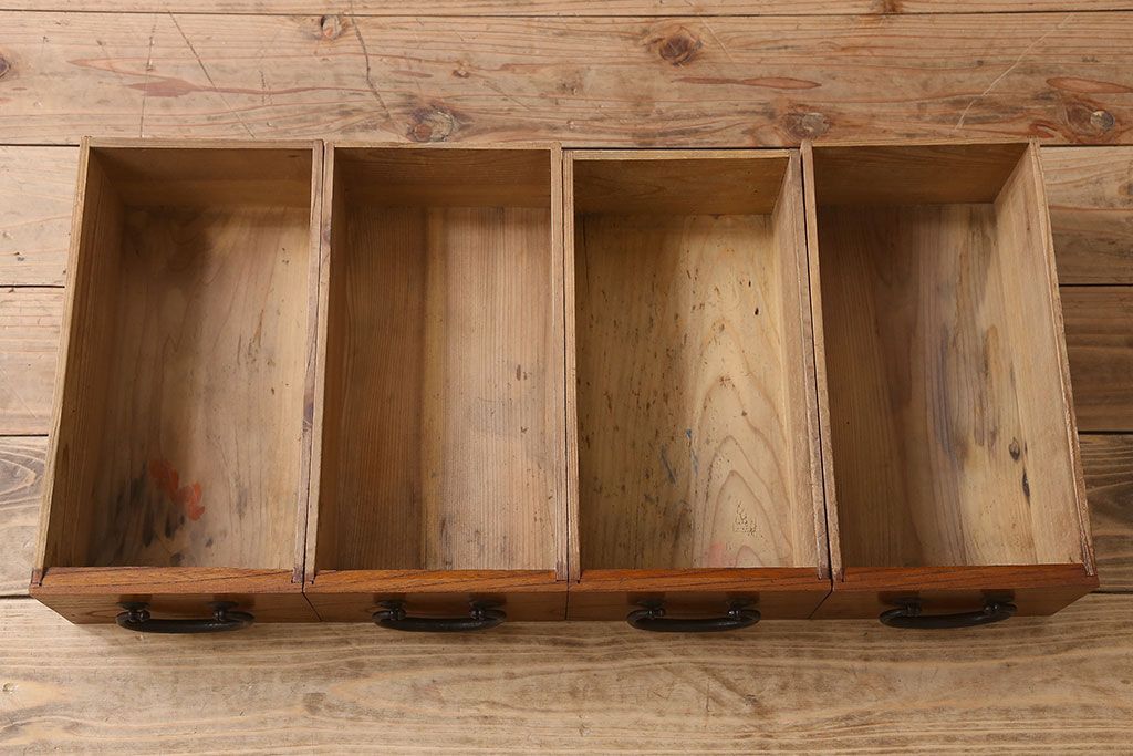 アンティーク家具　古民具・骨董　脚付き!モダンな四尺水屋箪笥サイドボード