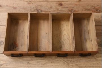 アンティーク家具　古民具・骨董　脚付き!モダンな四尺水屋箪笥サイドボード