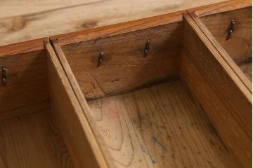 アンティーク家具　古民具・骨董　脚付き!モダンな四尺水屋箪笥サイドボード