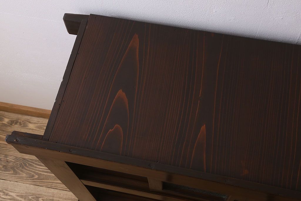 アンティーク家具　古民具・骨董　脚付き!モダンな四尺水屋箪笥サイドボード