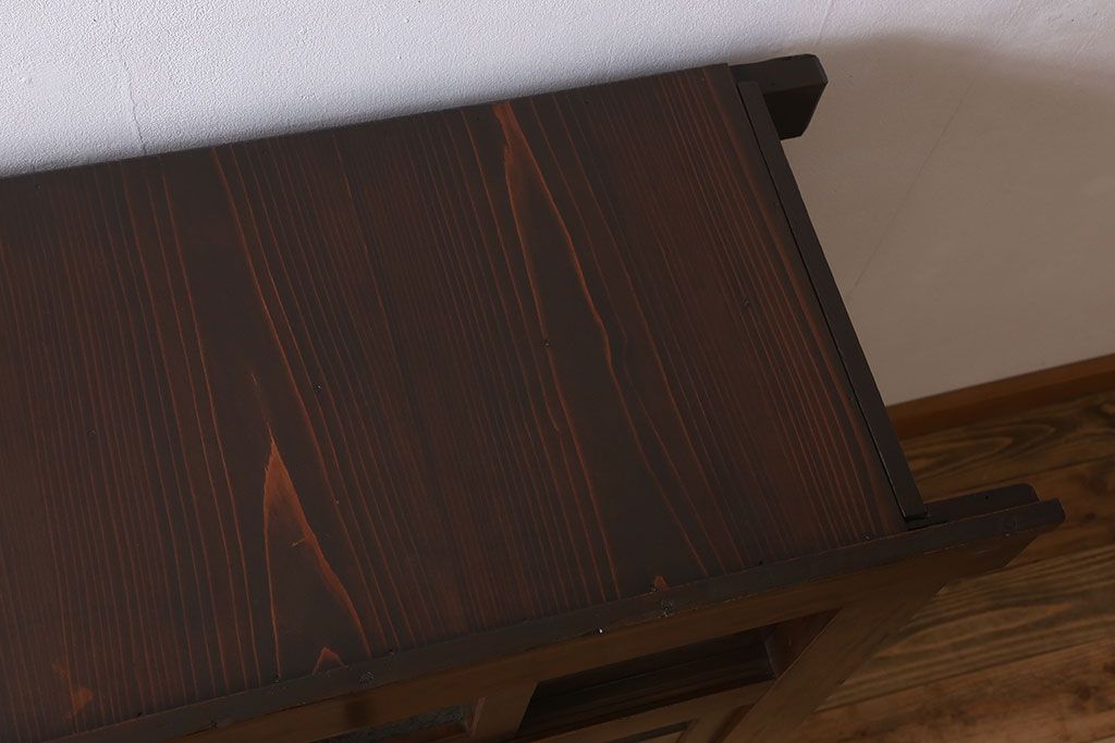 アンティーク家具　古民具・骨董　脚付き!モダンな四尺水屋箪笥サイドボード