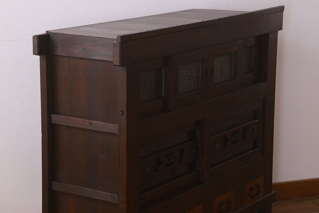 アンティーク家具　古民具・骨董　脚付き!モダンな四尺水屋箪笥サイドボード