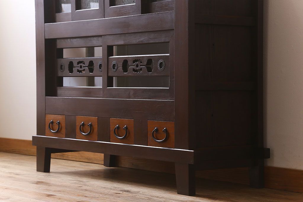 アンティーク家具　古民具・骨董　脚付き!モダンな四尺水屋箪笥サイドボード