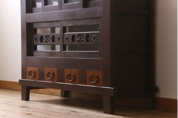 アンティーク家具　古民具・骨董　脚付き!モダンな四尺水屋箪笥サイドボード