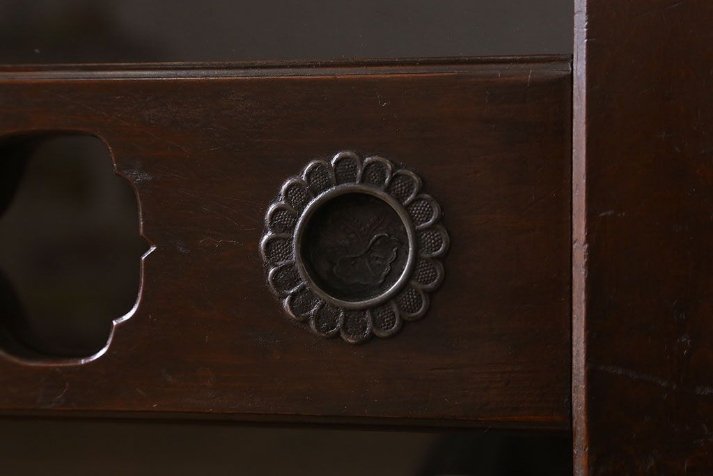 アンティーク家具　古民具・骨董　脚付き!モダンな四尺水屋箪笥サイドボード