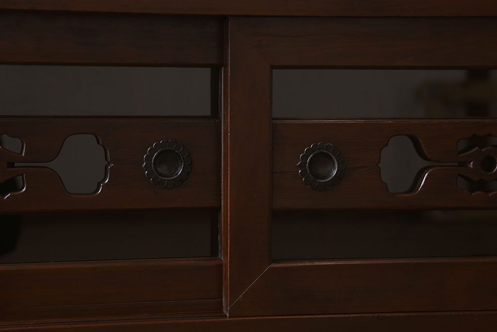 アンティーク家具　古民具・骨董　脚付き!モダンな四尺水屋箪笥サイドボード