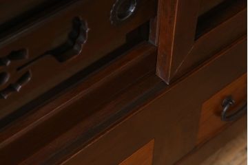 アンティーク家具　古民具・骨董　脚付き!モダンな四尺水屋箪笥サイドボード