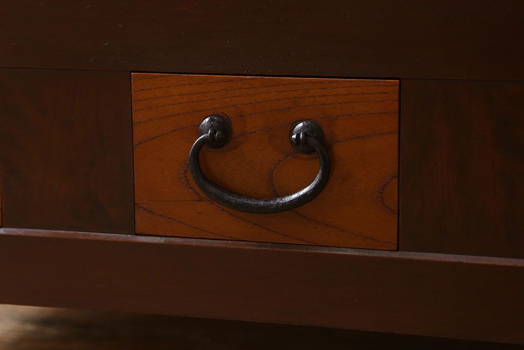 アンティーク家具　古民具・骨董　脚付き!モダンな四尺水屋箪笥サイドボード