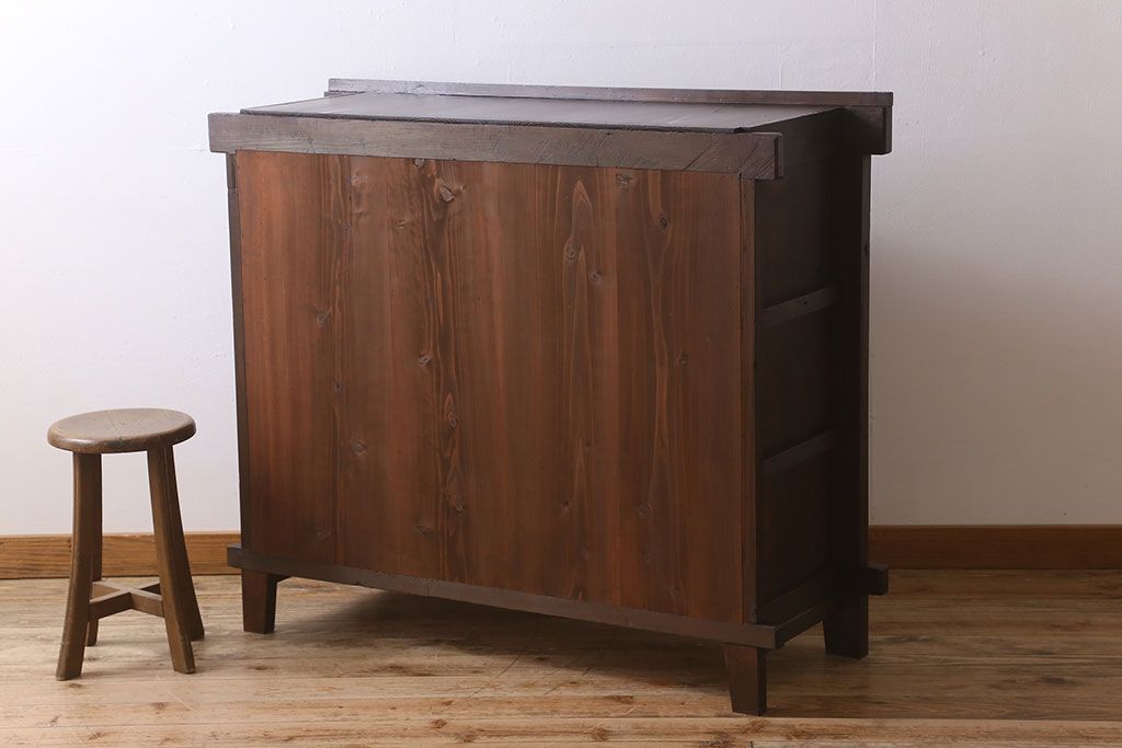 アンティーク家具　古民具・骨董　脚付き!モダンな四尺水屋箪笥サイドボード