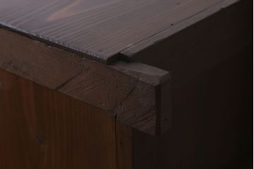 アンティーク家具　古民具・骨董　脚付き!モダンな四尺水屋箪笥サイドボード