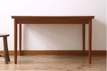 北欧家具　ビンテージ　シンプルなダイニングテーブル(エクステンションテーブル)