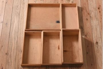 レトロ家具　ラワン材製　シンプル　昭和レトロな古い木の片袖机(2)