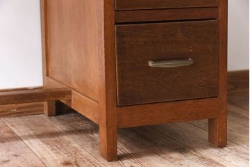 レトロ家具　ラワン材製　シンプル　昭和レトロな古い木の片袖机(2)