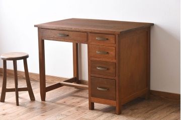 レトロ家具　ラワン材製　シンプル　昭和レトロな古い木の片袖机(2)