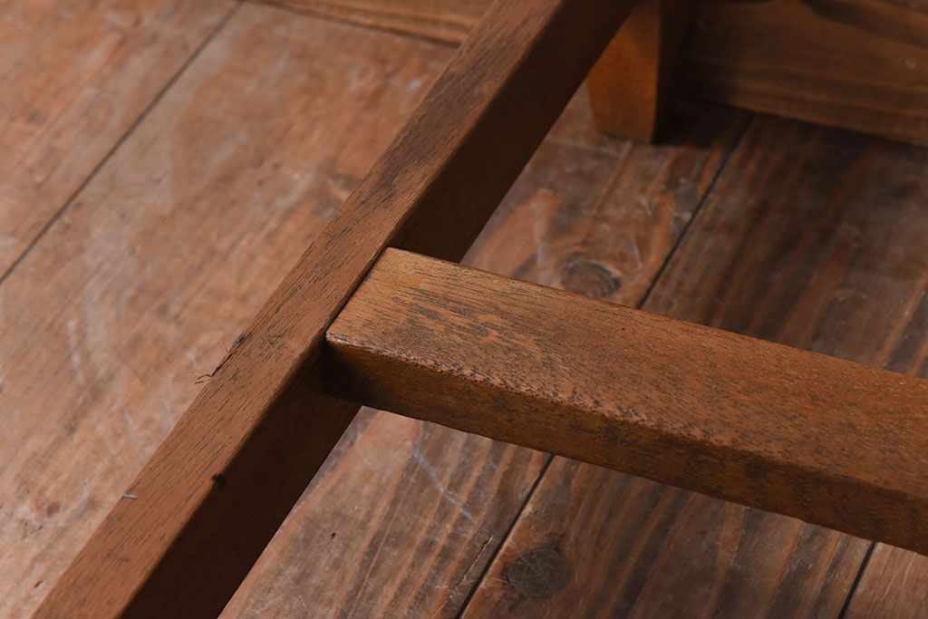 レトロ家具　ラワン材製　シンプル　昭和レトロな古い木の片袖机(2)