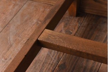 レトロ家具　ラワン材製　シンプル　昭和レトロな古い木の片袖机(2)