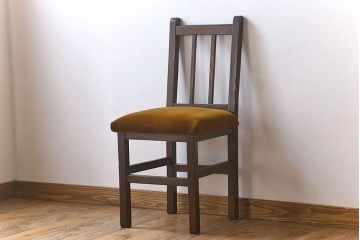 アンティーク家具　クッション座面　古い木製の素朴なアンティークチェア