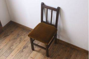 アンティーク家具　クッション座面　古い木製の素朴なアンティークチェア