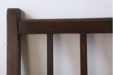 アンティーク家具　クッション座面　古い木製の素朴なアンティークチェア