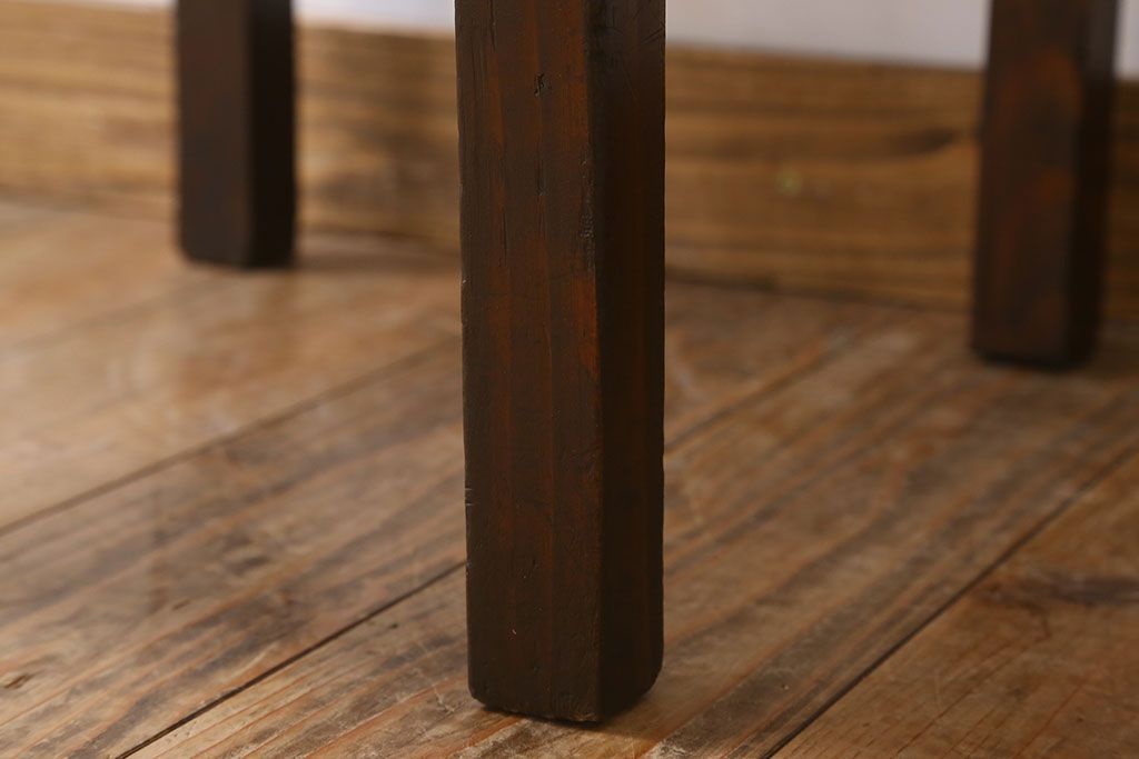 アンティーク家具　クッション座面　古い木製の素朴なアンティークチェア