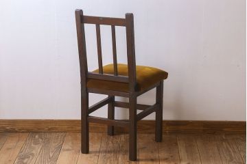 アンティーク家具　クッション座面　古い木製の素朴なアンティークチェア