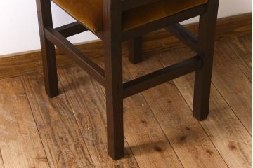 アンティーク家具　クッション座面　古い木製の素朴なアンティークチェア