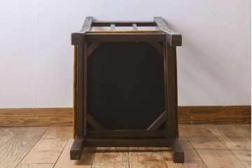 アンティーク家具　クッション座面　古い木製の素朴なアンティークチェア