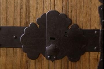 アンティーク家具　ふくら雀金具　明治期　かくしあり!総桐材の上品な帳場箪笥(桐箪笥、桐たんす)