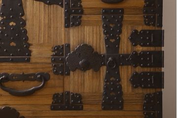 アンティーク家具　ふくら雀金具　明治期　かくしあり!総桐材の上品な帳場箪笥(桐箪笥、桐たんす)