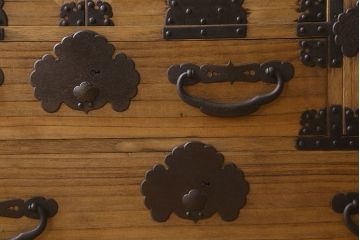 アンティーク家具　ふくら雀金具　明治期　かくしあり!総桐材の上品な帳場箪笥(桐箪笥、桐たんす)