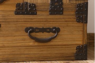 アンティーク家具　ふくら雀金具　明治期　かくしあり!総桐材の上品な帳場箪笥(桐箪笥、桐たんす)