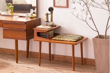 ヴィンテージ家具　チーク材　北欧ビンテージ　おしゃれなサイドテーブル