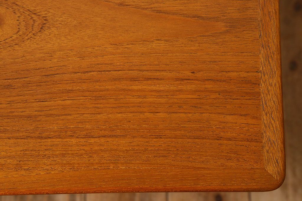 ヴィンテージ家具　チーク材　北欧ビンテージ　おしゃれなサイドテーブル