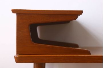 ヴィンテージ家具　チーク材　北欧ビンテージ　おしゃれなサイドテーブル