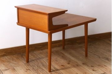 ヴィンテージ家具　チーク材　北欧ビンテージ　おしゃれなサイドテーブル