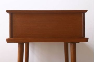 ヴィンテージ家具　チーク材　北欧ビンテージ　おしゃれなサイドテーブル