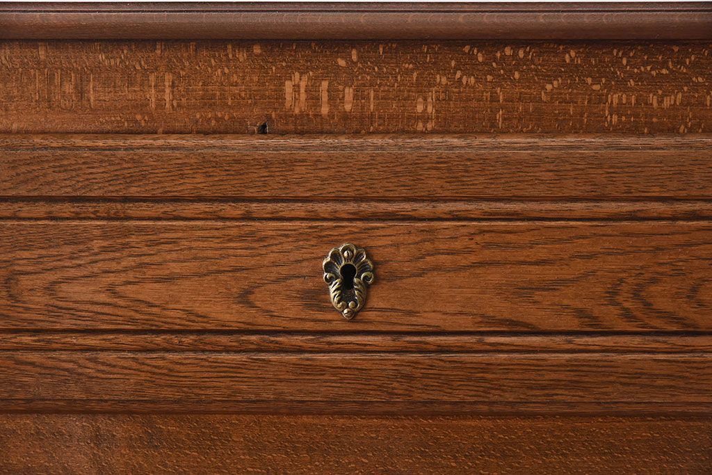 ヴィンテージ家具　フランスビンテージ　オーク材製　彫刻入り3段チェスト(キャビネット)(2)