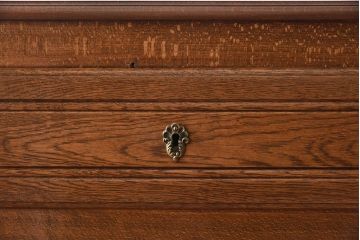 ヴィンテージ家具　フランスビンテージ　オーク材製　彫刻入り3段チェスト(キャビネット)(2)