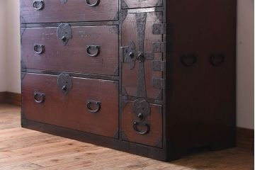 アンティーク家具　明治期の衣装箪笥　和製アンティーク　一本物　杉材製