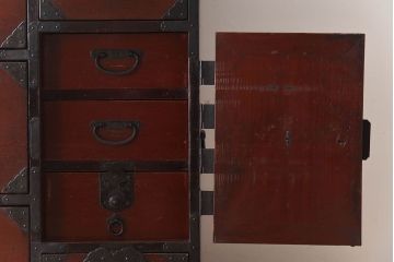 アンティーク家具　明治期の衣装箪笥　和製アンティーク　一本物　杉材製