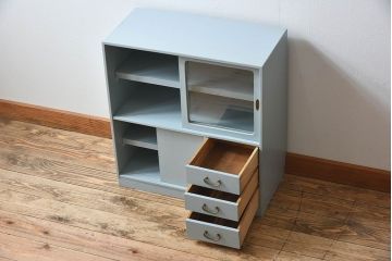 アンティーク家具　ペイント　水色がかったグレーカラーの小さなアンティーク収納棚