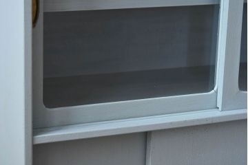 アンティーク家具　ペイント　水色がかったグレーカラーの小さなアンティーク収納棚
